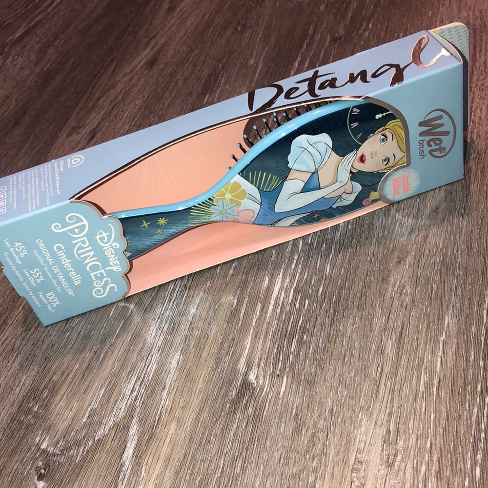Disney Detangle, wet brush NWT
